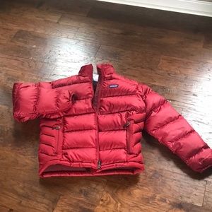 Patagonia Small Men’s Down Coat-Burgundy in color, with bag to back.